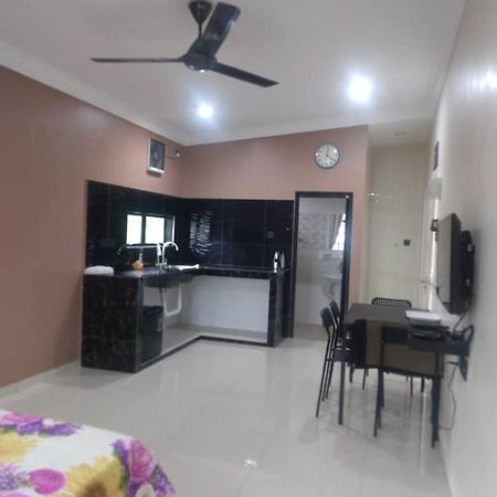 Yasmeen Studio Roomstay Kijal - Room 1 - For Two Person Islam Guest Only Kültér fotó