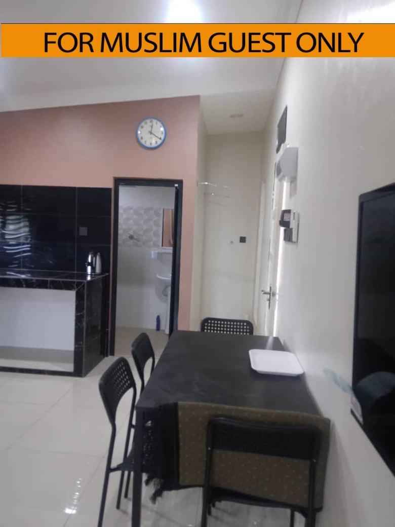 Yasmeen Studio Roomstay Kijal - Room 1 - For Two Person Islam Guest Only Kültér fotó